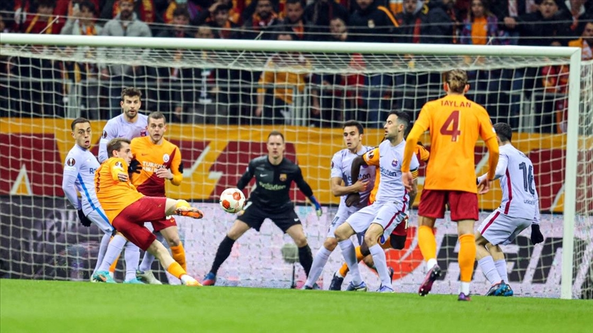 Galatasaray, UEFA Avrupa Liginde Barcelona'ya yenilerek elend