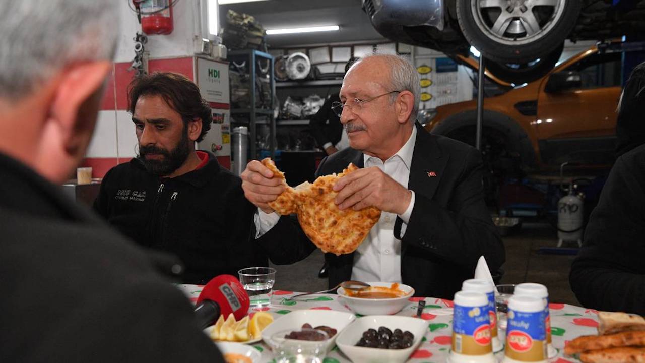 CHP'den yapılan yazılı açıklamaya göre Kılıçdaroğlu, Şaşmaz Oto Sanayi Sitesi'nde çalışan işçilerle iftar sofrasında buluştu