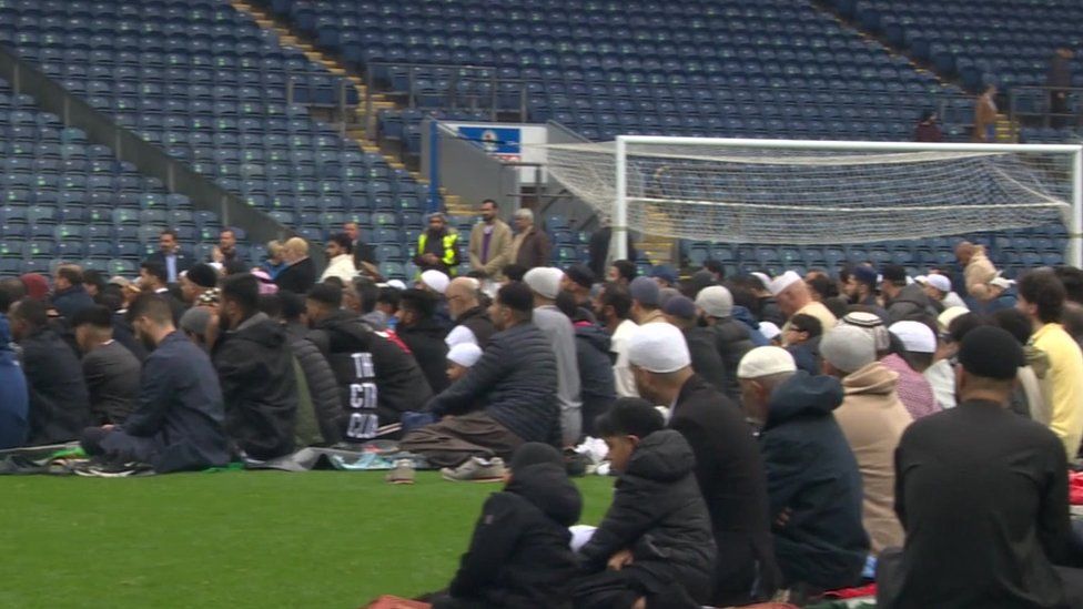  Blackburn stadyumda Müslümanlar bayramlaştı