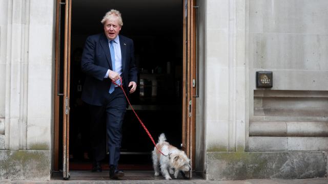 İngiltere Başbakanı Boris Johnson sandık başında