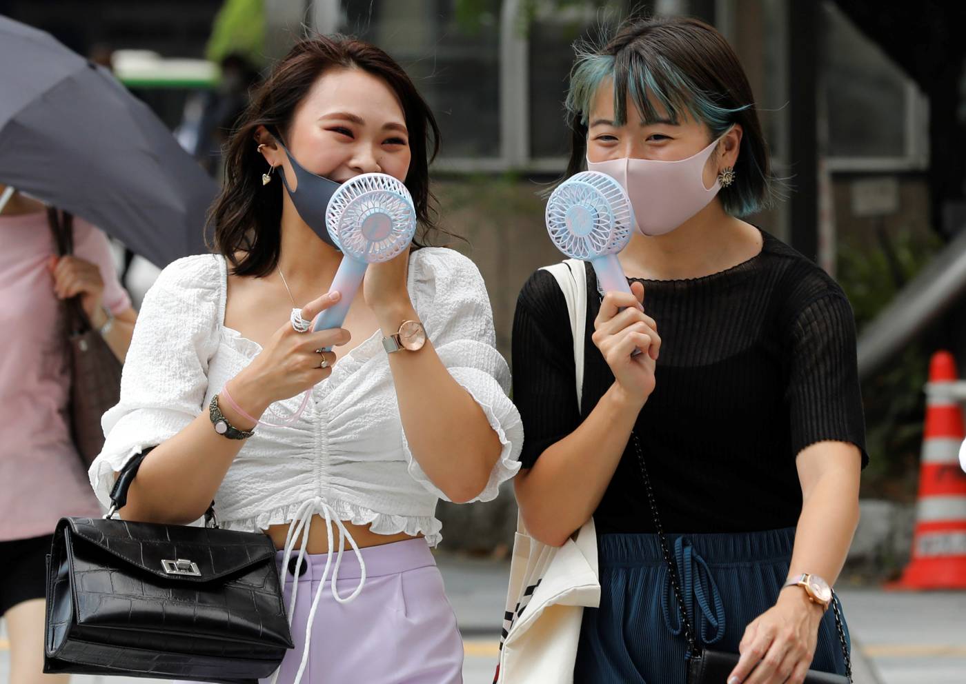 Japonya hükümeti, artış trendini koruyan yeni tip koronavirüs (Kovid-19) vakaları üzerine. olağanüstü hal (OHAL) uygulamasının süresini uzatmaya karar v