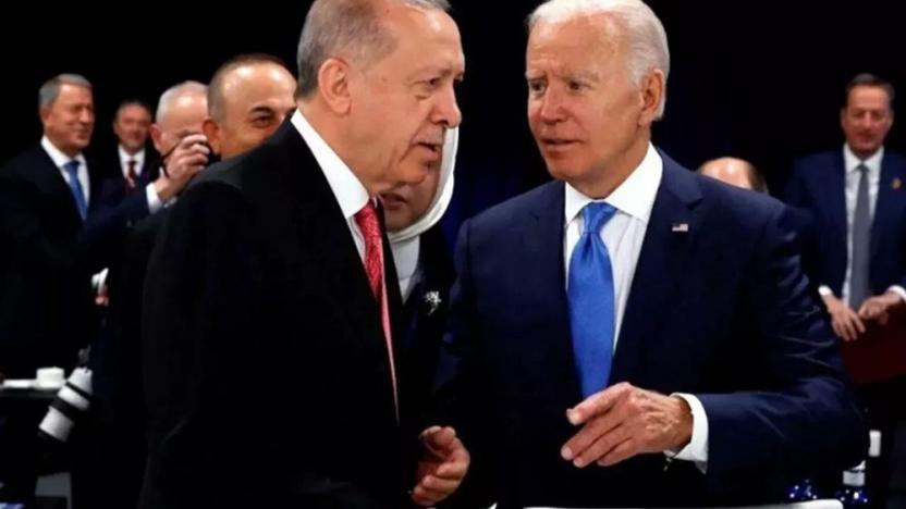 Joe Biden’ın Erdoğan ile yaptığı telefon görüşmesinde Erdoğan’a “Anı yakala” dediğini ve diğer konulardaki görüşmelerin önünü açması için onu motive ettiğini okuyucularına anlattı.