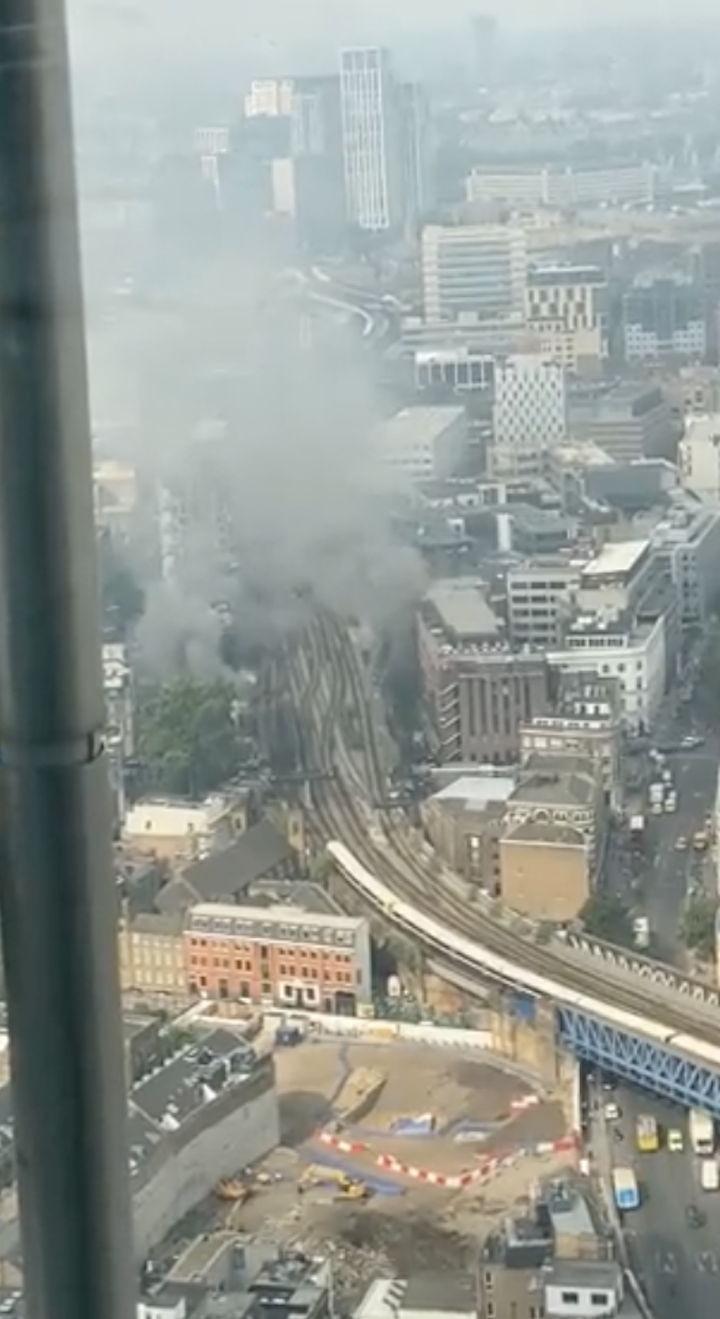 London Bridge metro istasyonu çevresinde yangı
