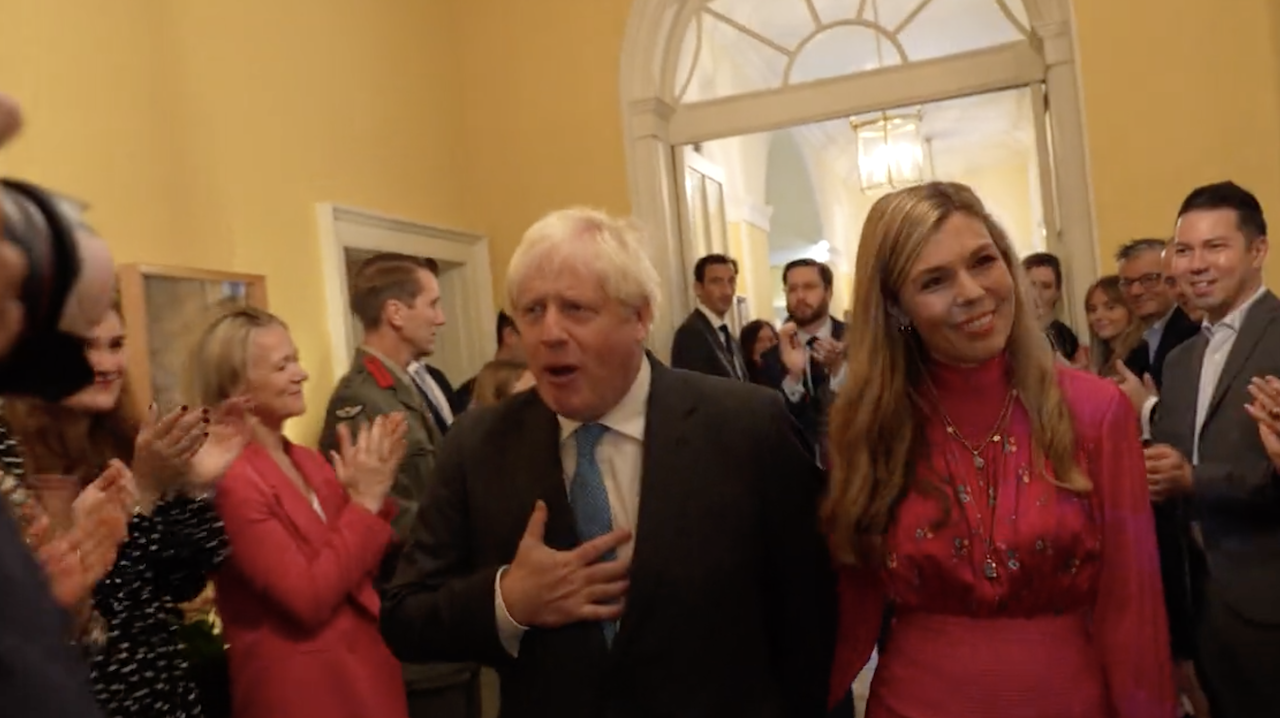  İngiltere Başbakanı Boris Johnson halk