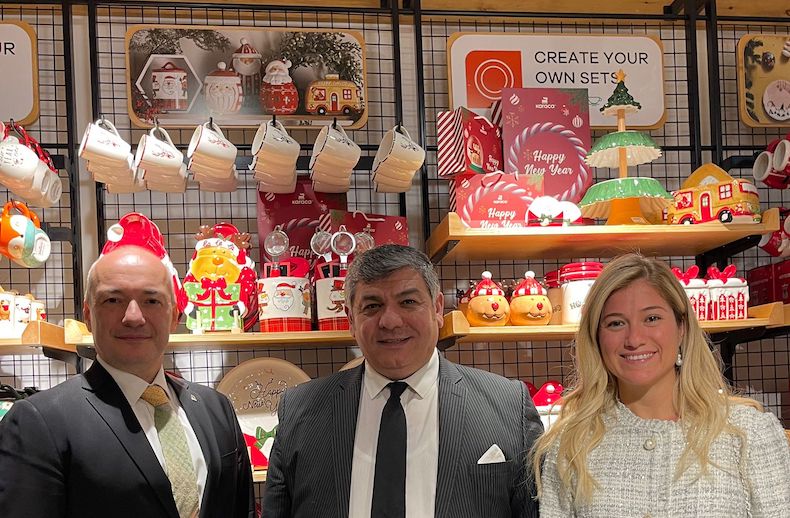 Karaca mağazası Londra Islington Square’de açıldı cetintirnak