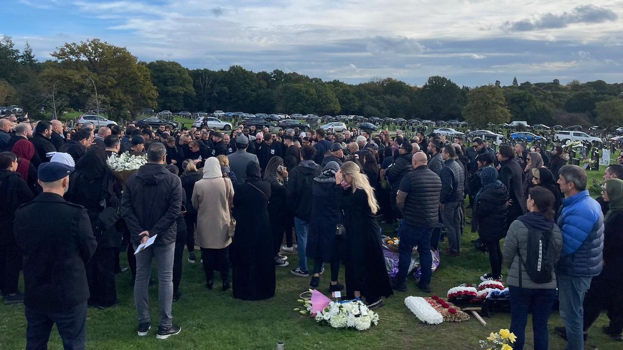 Londra'nın ünlü DJ'i Koray’ın cenazesi defin edild