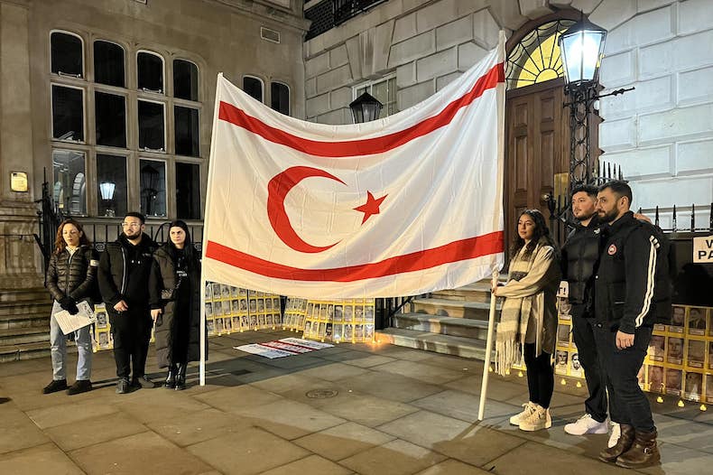 Kıbrıs Türklerinden Londra'da Kanlı Noel'e anm