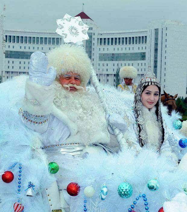 Yeni yıl ağacı Türkmenistan’da 43 metre