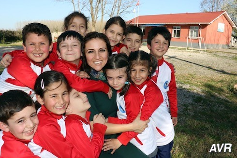 DİLEK LİVANELİ KİM