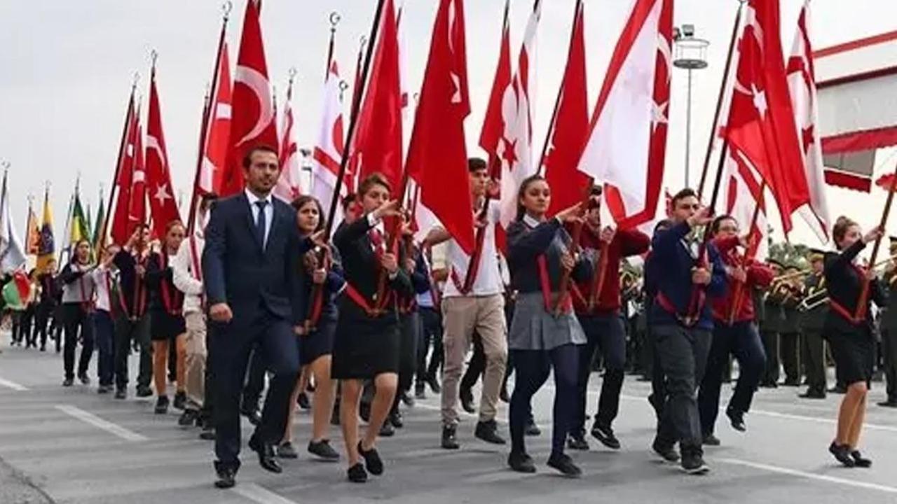  19 Mayıs Atatürk'ü Anma, Gençlik ve Spor Bayramı dolayısıyla Kuzey Kıbrıs Türk Cumhuriyeti'nin (KKTC) başkenti Lefkoşa'daki Atatürk Anıtı önünde devlet töreni düzenlend