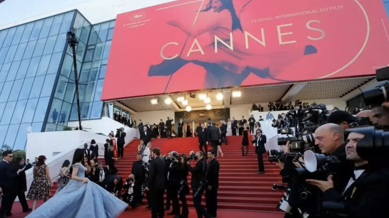 Cannes Film Festivali binasında şüpheli pake-1