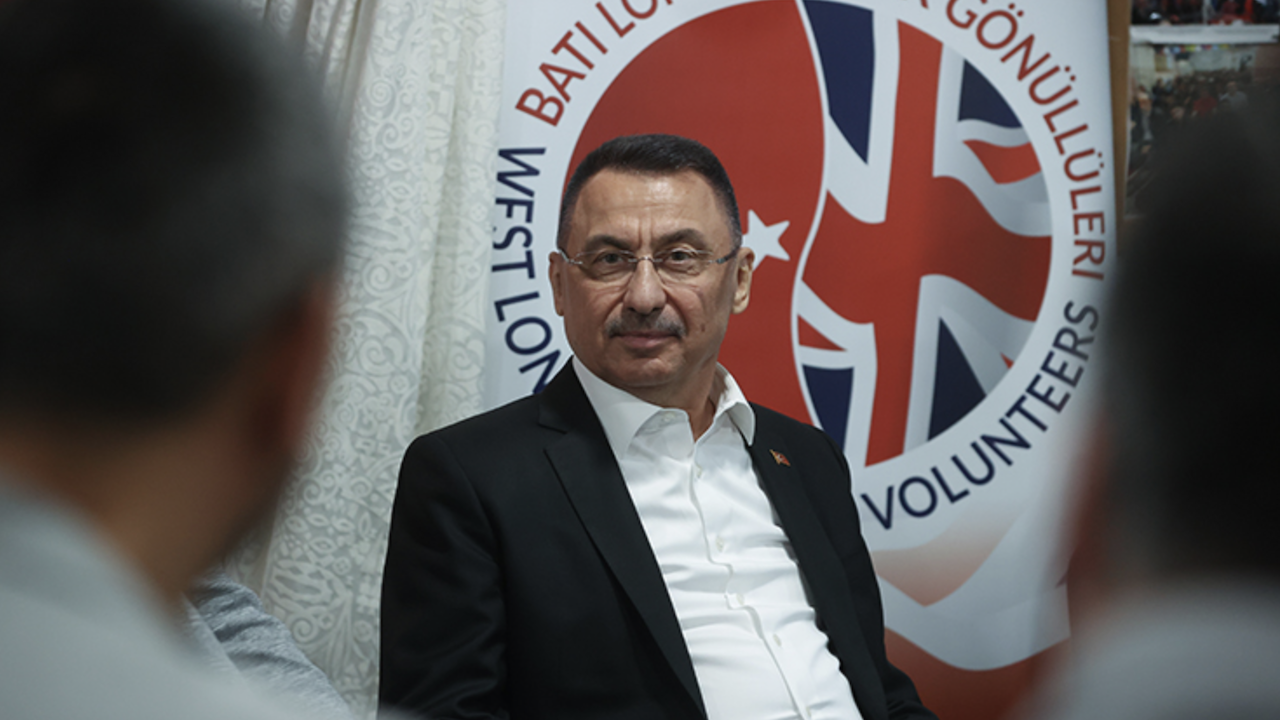 Fuat Oktay, Kral 3. Charles'ın töreni için bulundukları İngiltere'de Batı Londra Türk Gönüllüleri Derneğini ziyaret etti