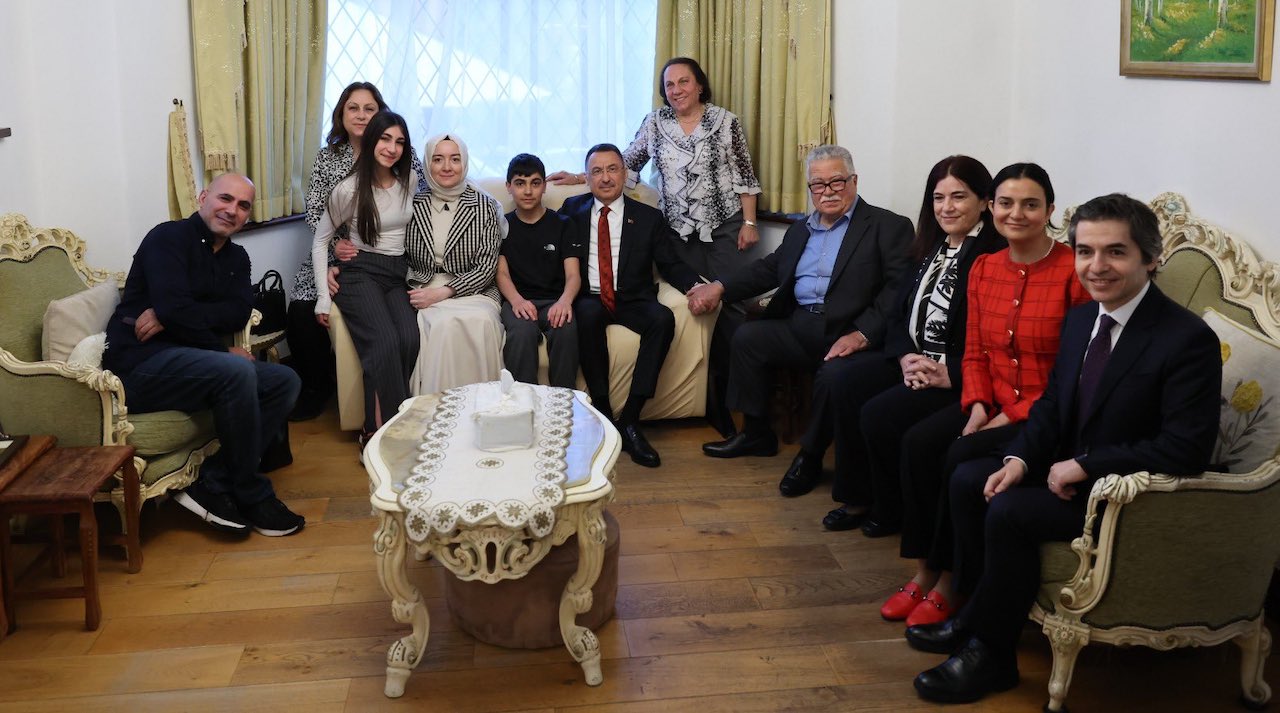 Londra'ya gelen Oktay Türker Çakıcı ve ailesini evinde ziyaret ett