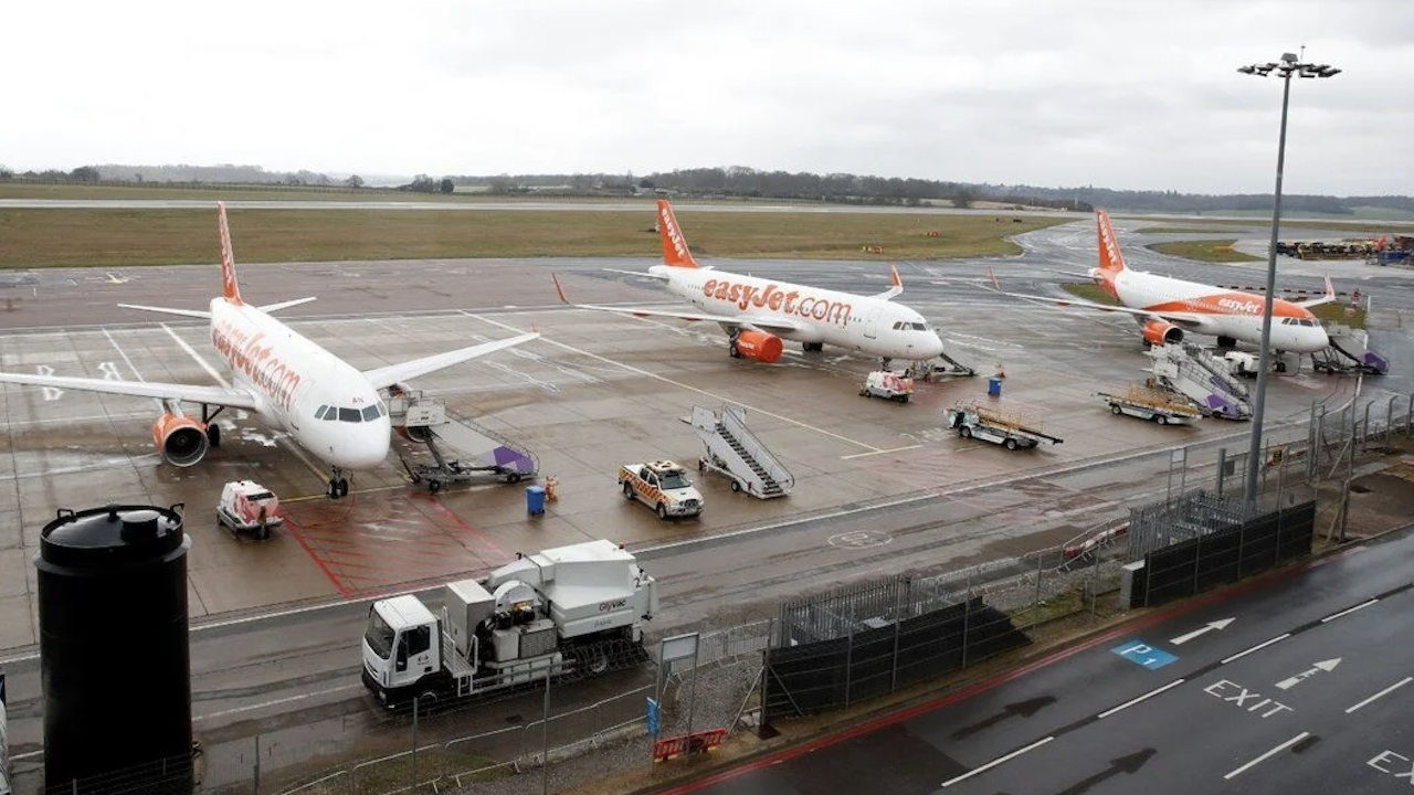İngiltere'li hava yolu şirketi EasyJet uçuşları durdurdu