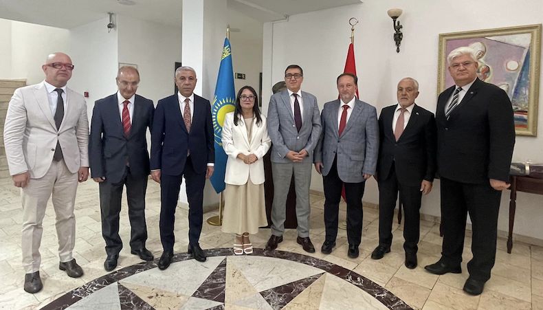 WFPA Türk Gazetecileri Kazakistan'da ağı