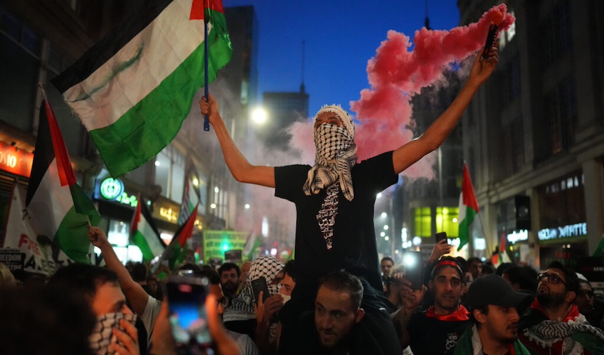 İngiliz İçişleri Bakanı, Filistin bayrağı yasal olmayabili