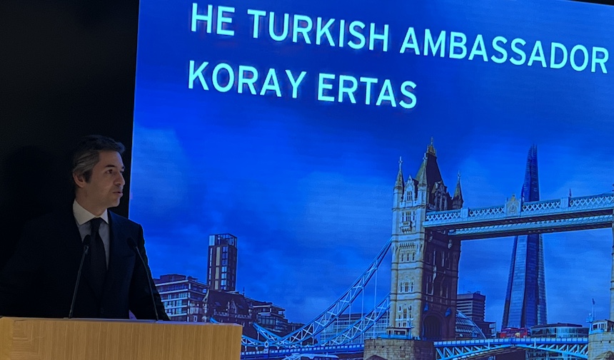 Türk ve İngiliz iş insanları koray ertas