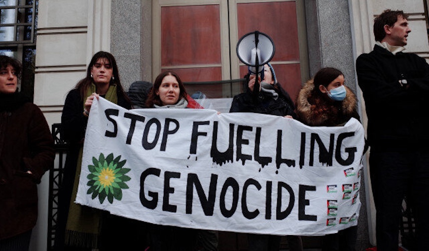 İngiliz enerji şirketi British Petroleum (BP), İsrail'le Gazze açıklarında doğal gaz arama işbirliği yaptığı gerekçesiyle başkent Londra'da protesto edildi.