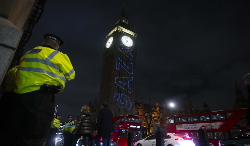İngiltere Parlamentosu Big Ben'e Ateşkes Yazısı Yansıtıldı