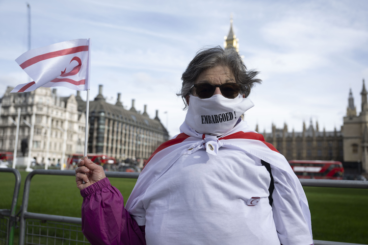 Londra Kıbrıslı Türkler'den İngiltere Parlamentosu Önünde Protesto