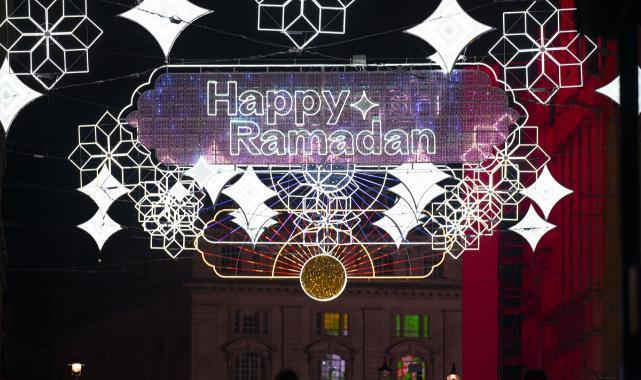 Londra Ramazan Işıklarıyla Aydınlat