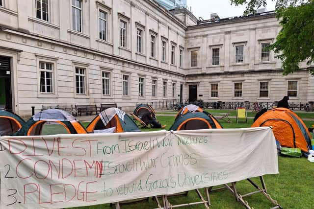 Londra Ucl Yönetimi Kimlik Kartı Olmayan Öğrencilerin Kampüse Girişine Izin Vermedi