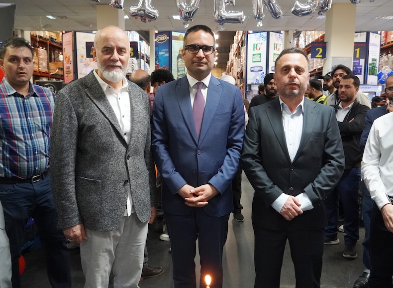 Aytas Trs Cash And Carry Southall Birinci Yil Etkinligi