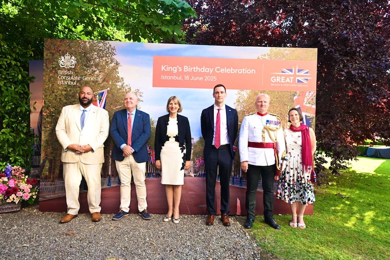 İngiltere Kralı Charles'ın Doğumgünü Istanbul