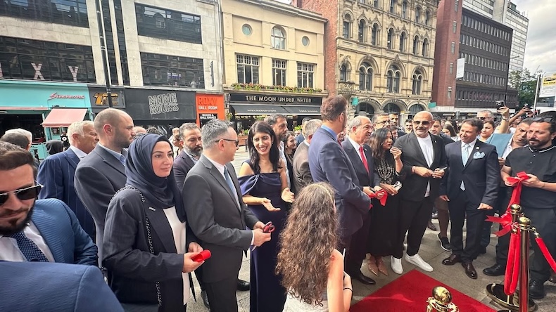 Manchester Şehir Merkezinde 'Yeni Nesil' Kebapçı Great British Doner Açıldı. 22