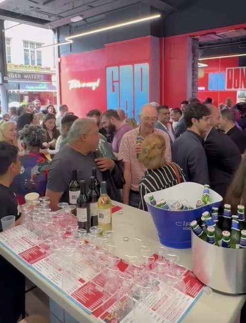 Manchester Şehir Merkezinde 'Yeni Nesil' Kebapçı Great British Doner Açıldı.04
