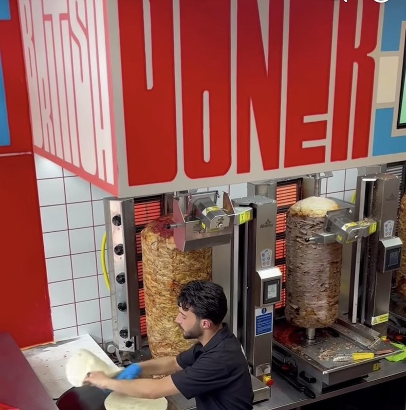 Manchester Şehir Merkezinde 'Yeni Nesil' Kebapçı Great British Doner Açıldı.12