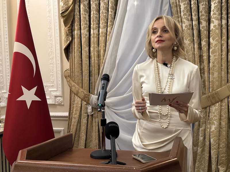 İngiliz Ve Türk Kadın Liderle