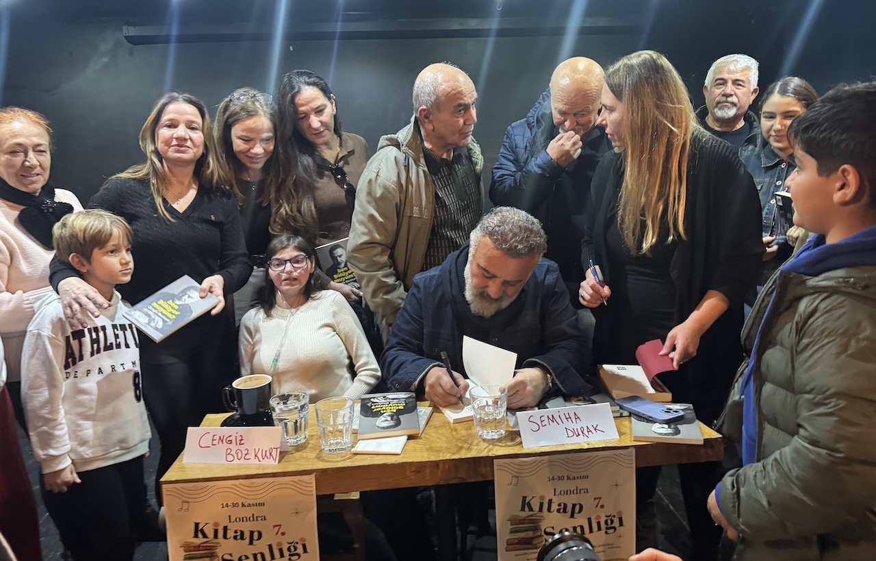 Cengiz Bozkurt, Londra 7. Kitap Şenliği’nde Okurlarıyla Buluştu 6