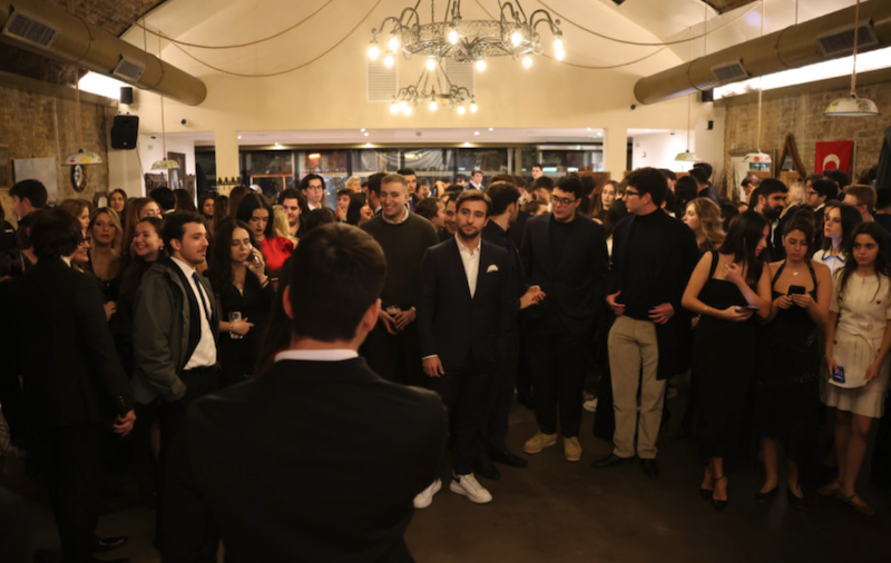 Londra’daki Türk Öğrenci Topluluklarına Bretz Katkısı