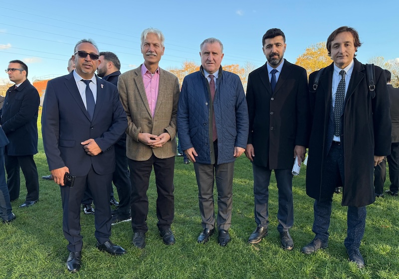 Spor Bakanı Osman Aşkın Bak, İngiltere Vatan Oz