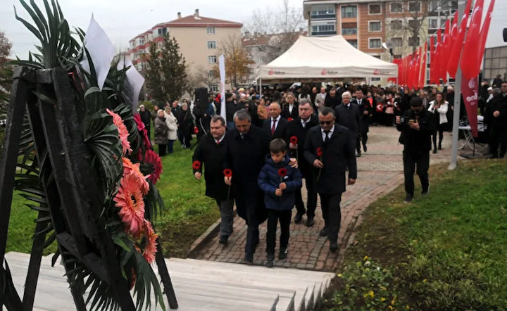 Annesinin Kucağında Bulgar Askerlerin Açtığı Ateşte Yaşamını Yitiren 'Türkan