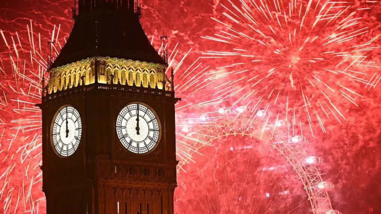 Londra'da Havai Fişekler Ile Big Ben’de Yeni Yıl Kutlaması