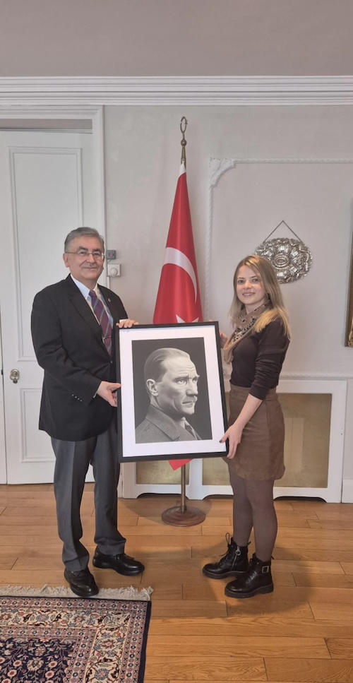 Binnur Engin, Londra Başkonsolosu Dr. Hasan Ulusoy