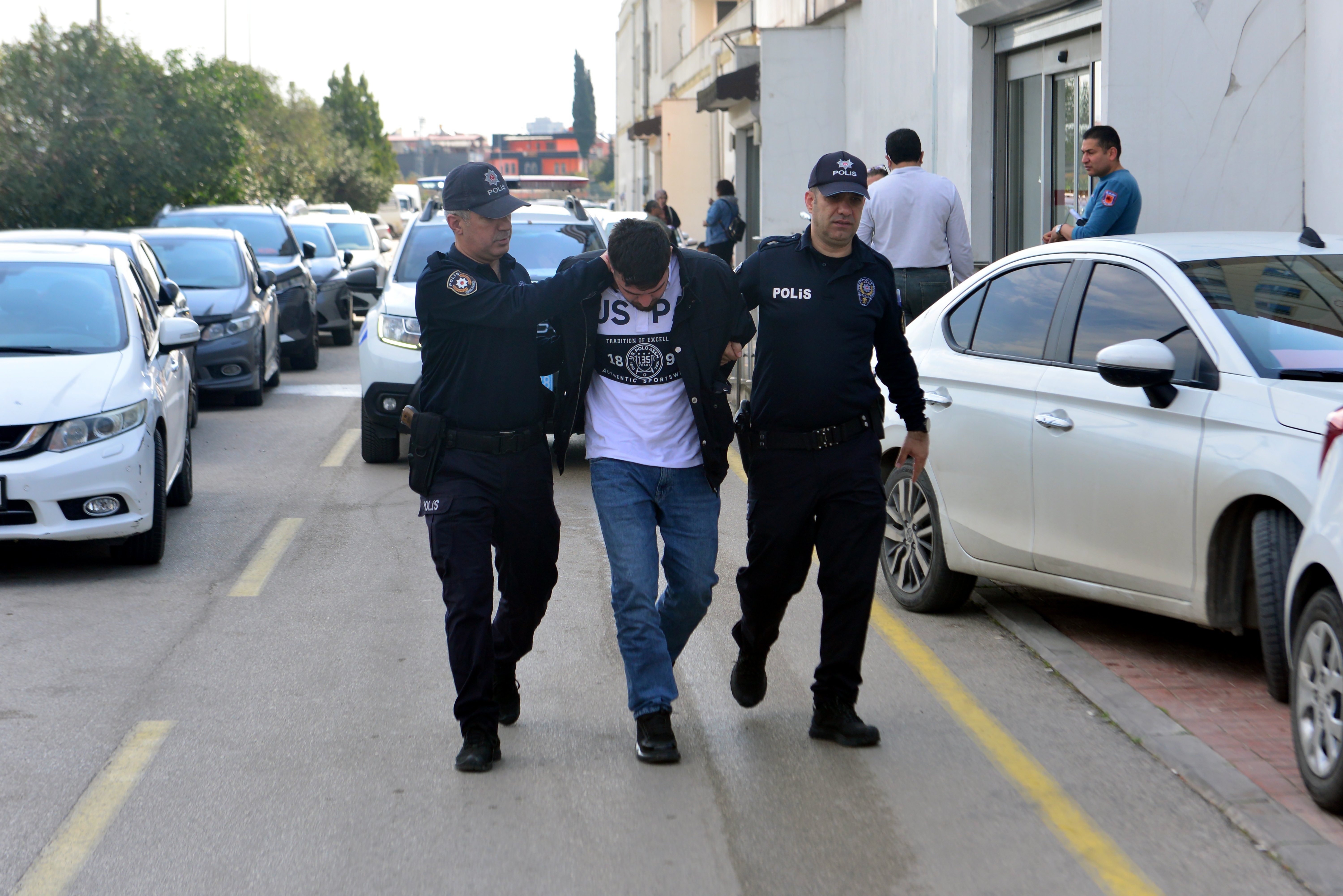 Açılır tavanından çıktığı otomobili ayağıyla kullandı: Yaptığımın yanlış olduğunun farkındayım