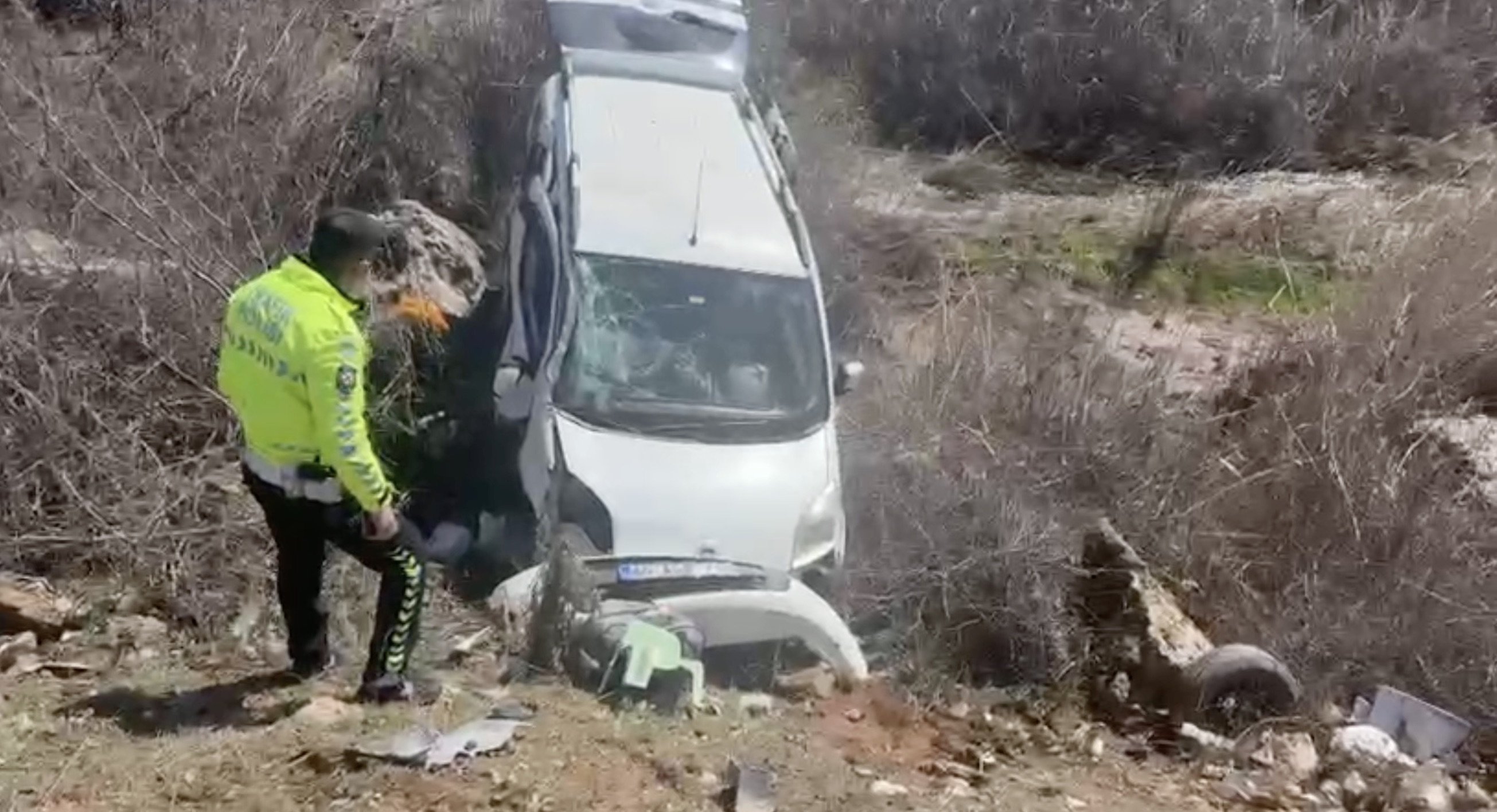 Adıyaman'da hafif ticari araç devrildi: 4 yaralı
