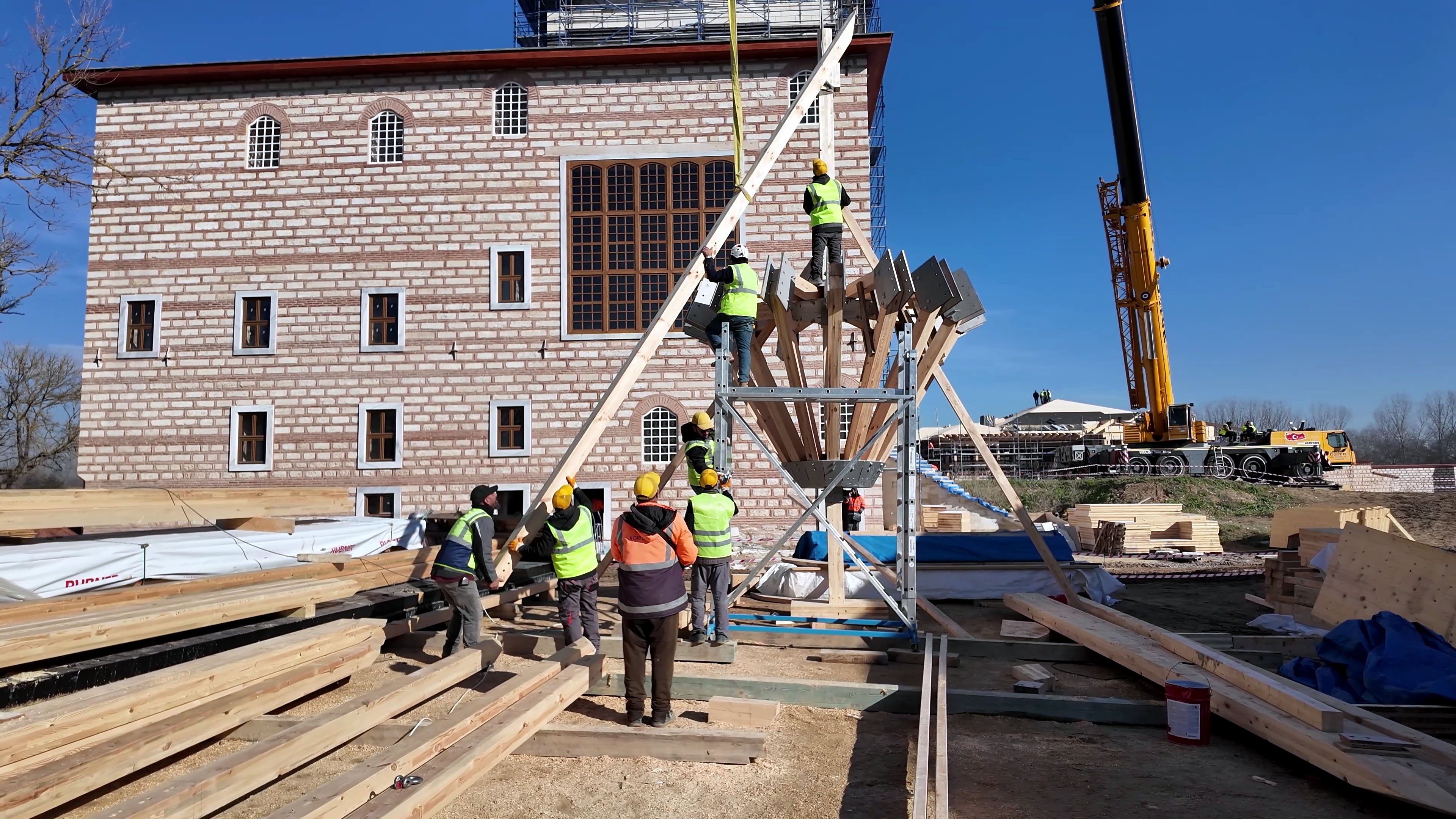 AK Parti'li Aksal: Edirne Sarayı, has bahçesi olan tek saray olacak