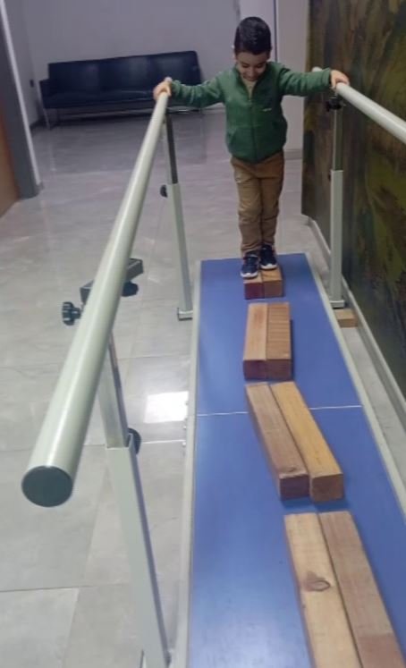 Annesi, DMD ve otizm teşhisi konulan Aren'in doktor olduğunu görmek istiyor