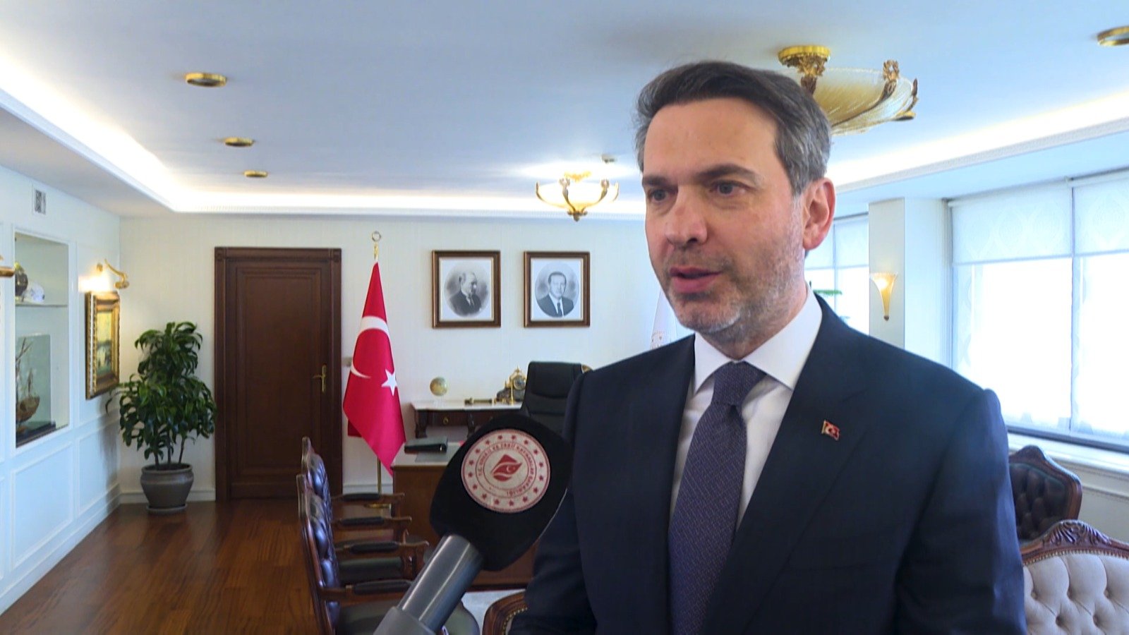 Bakan Bayraktar: Yaklaşık 2 bin 500 megavat kurulu güçle atıktan enerji üretimi söz konusu