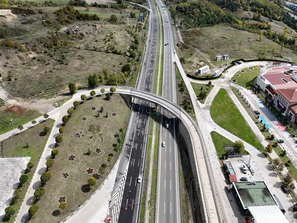 Bayram tatillinde Bolu Dağı Tüneli'nden 331 bin 321 araç geçti