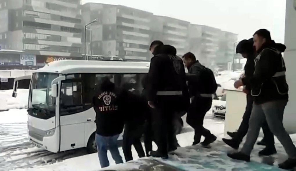 Bitlis'te uyuşturucu satıcılarına operasyon: 10 tutuklama