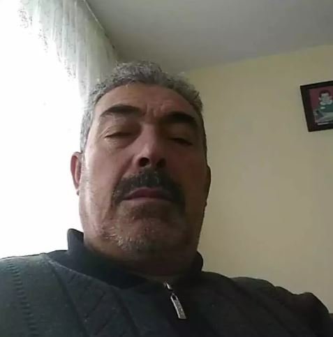 Camide komşusunu bıçaklayıp öldüren sanığa 16 yıl hapis