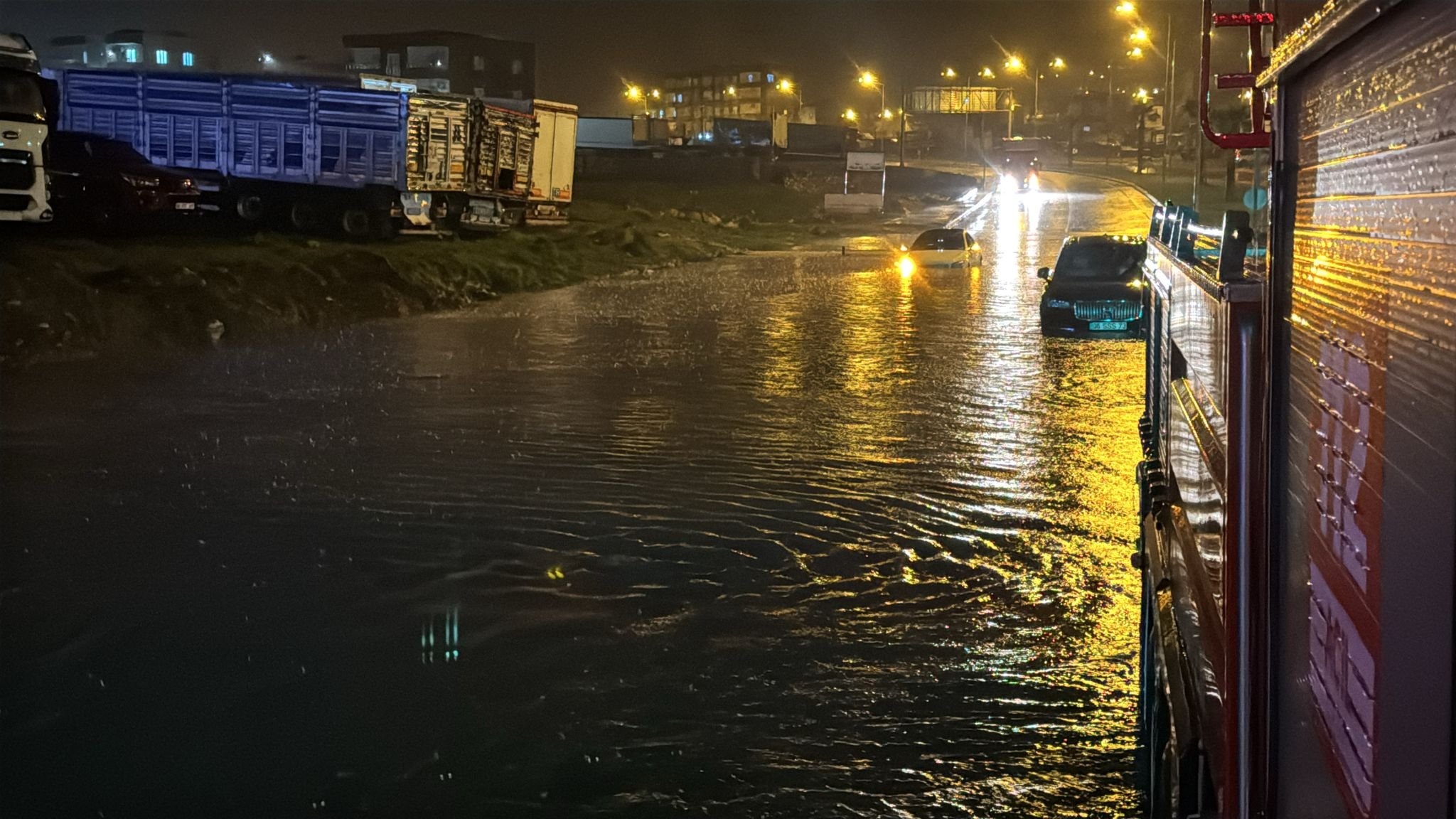 Cizre'de sağanak; evleri su bastı, mahsur kalanlar kurtarıldı