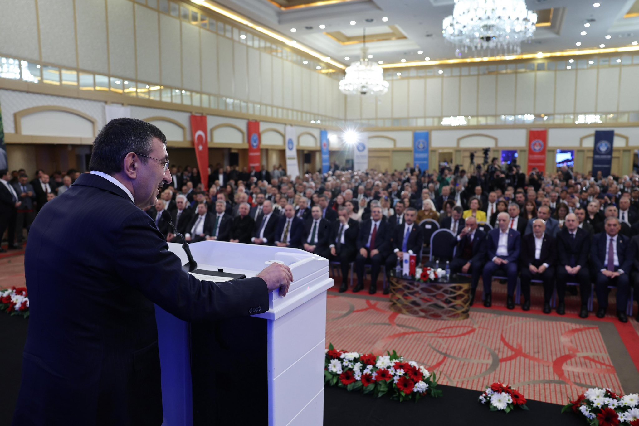 Cumhurbaşkanı Yardımcısı Yılmaz: Ateş çemberinin içinde Türkiye bir istikrar merkezi