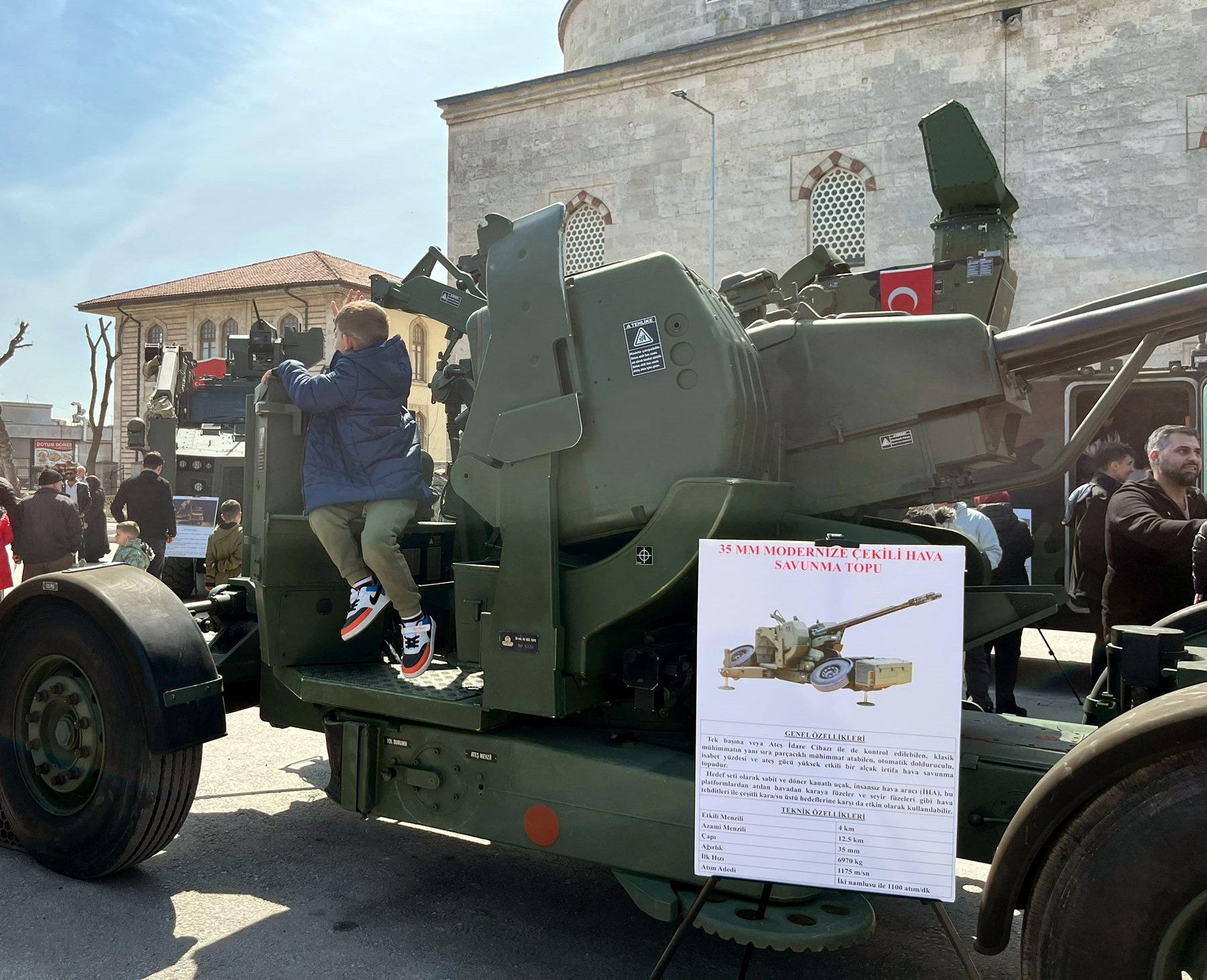 Edirne'de Balkan şehitleri anısına saygı uçuşu yapıldı, savunma sistemleri ve silahlar sergilendi / Ek fotoğraflar