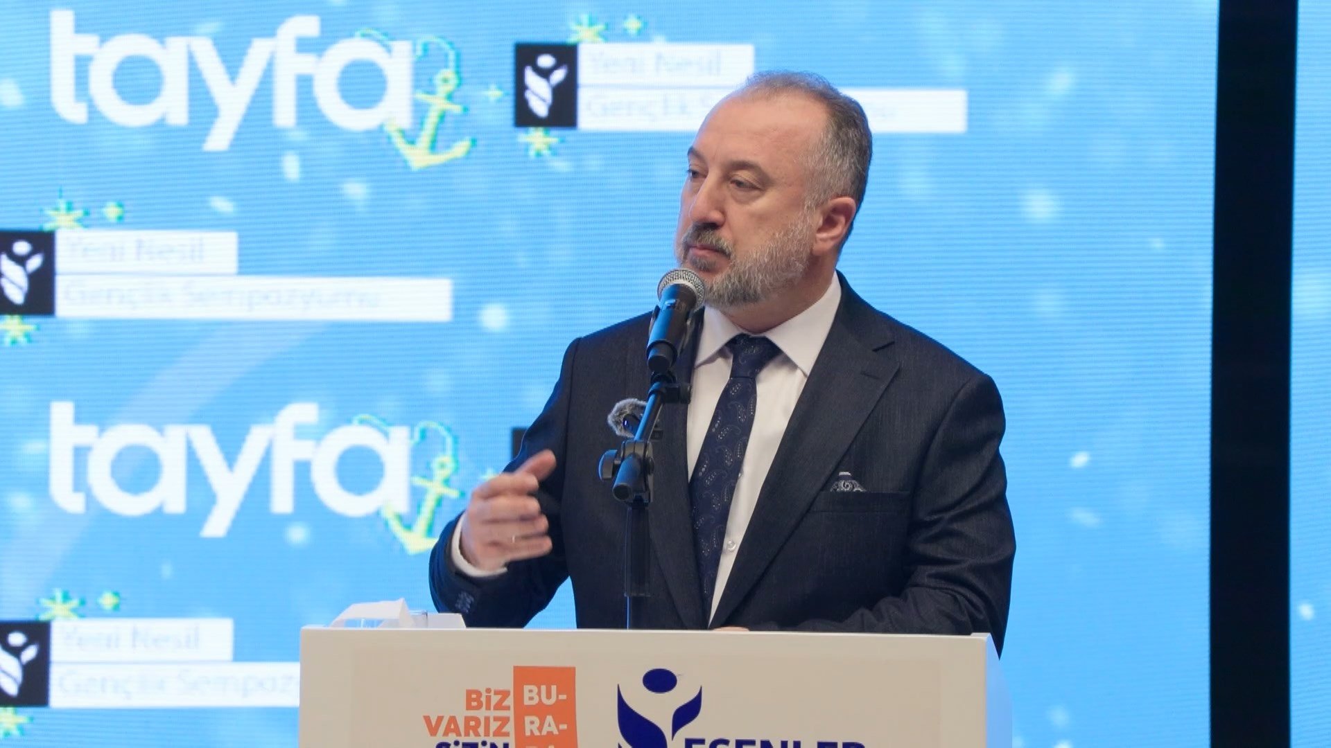 Esenler'de 'Tayfa Yeni Nesil Gençlik Sempozyumu' yapıldı